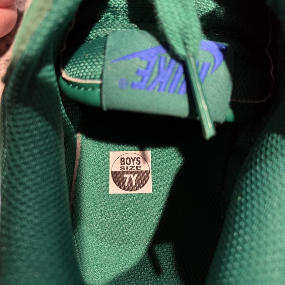 New In Box Nike Green and Blue Athletic Shoes Sz M 7 W 8.5. Awesome - Picture 8 of 10